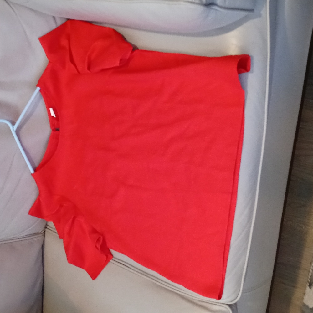 Red pretty top ptp 21"